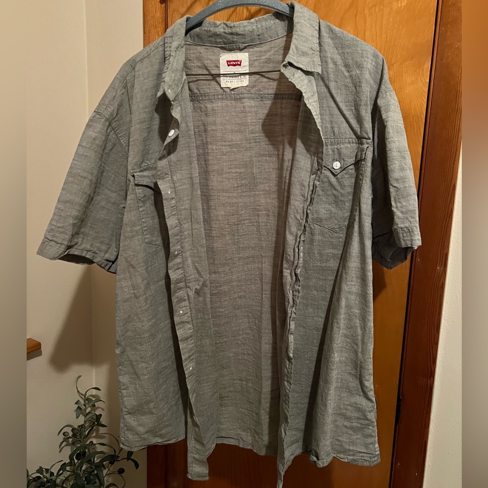 Levi’s xl short sleeve grey men’s button up